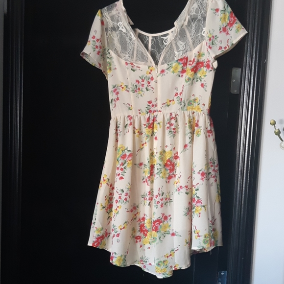 Cream floral dress - Picture 4 of 4